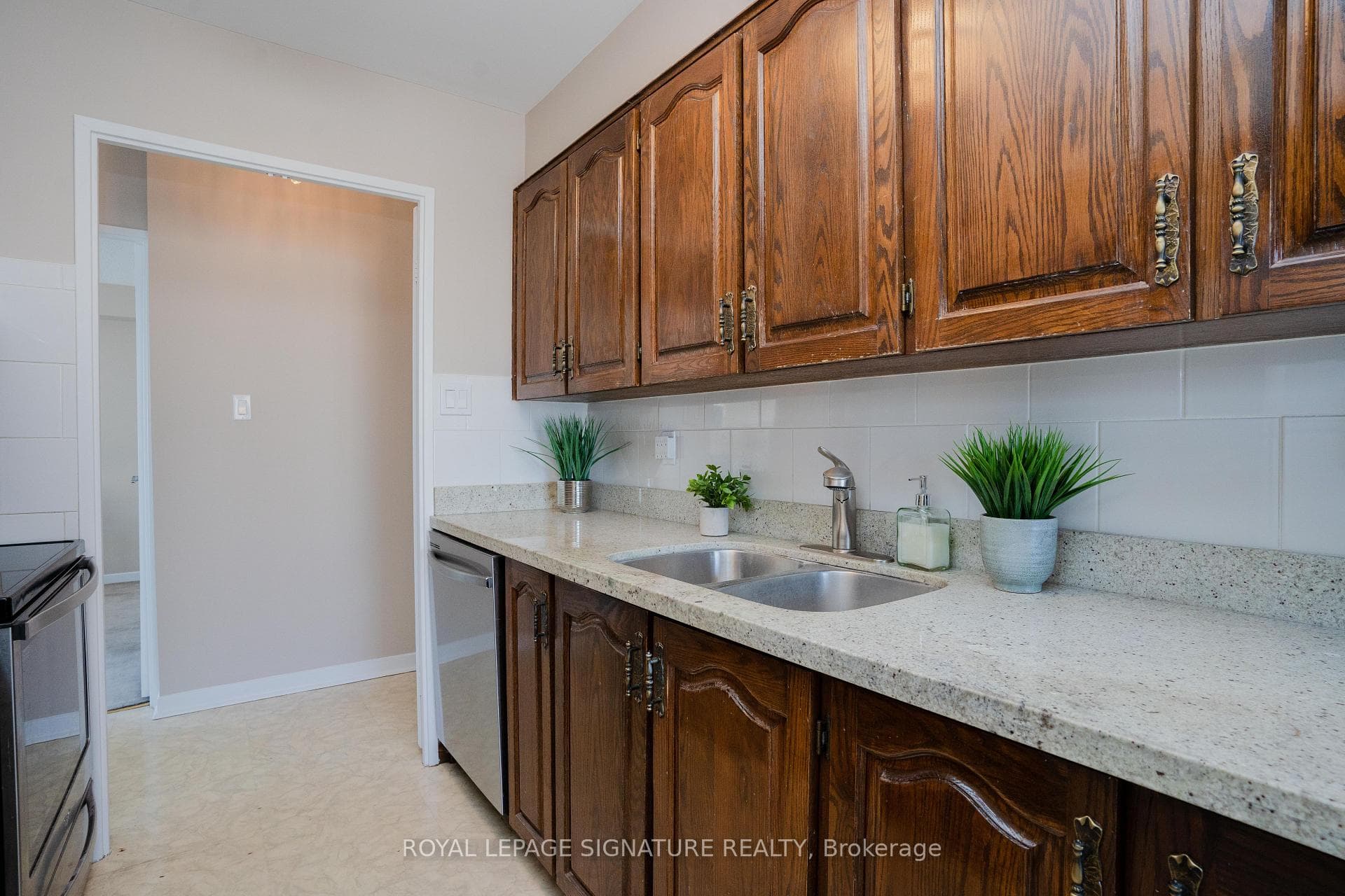 50 Elm Drive Unit 1212 photo 18