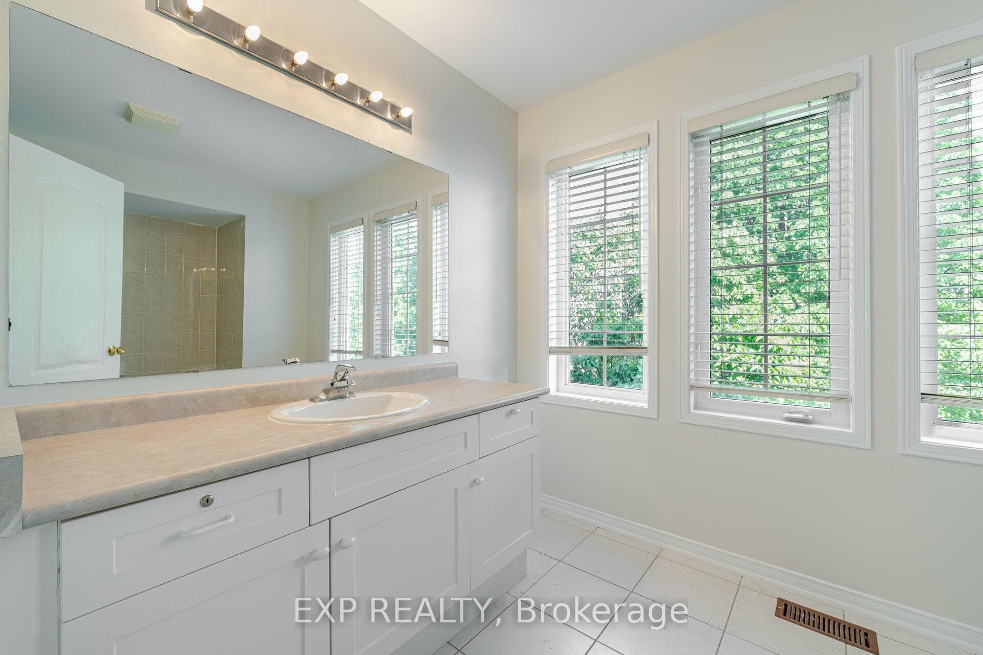 48 Goodhart Crescent photo 22