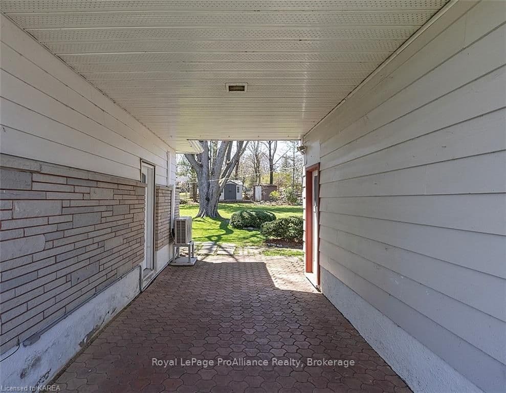 717 CENTRE Street photo 25