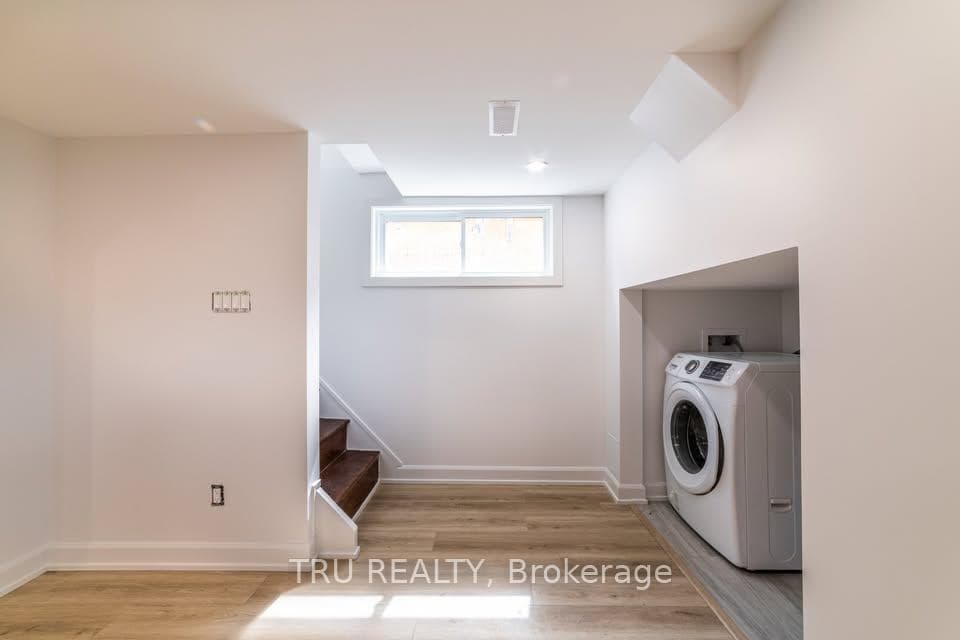 2424 Iris Street Unit B photo 3