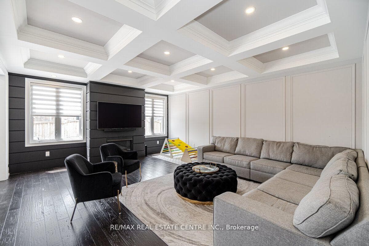 34 HAMILTON Court photo 8