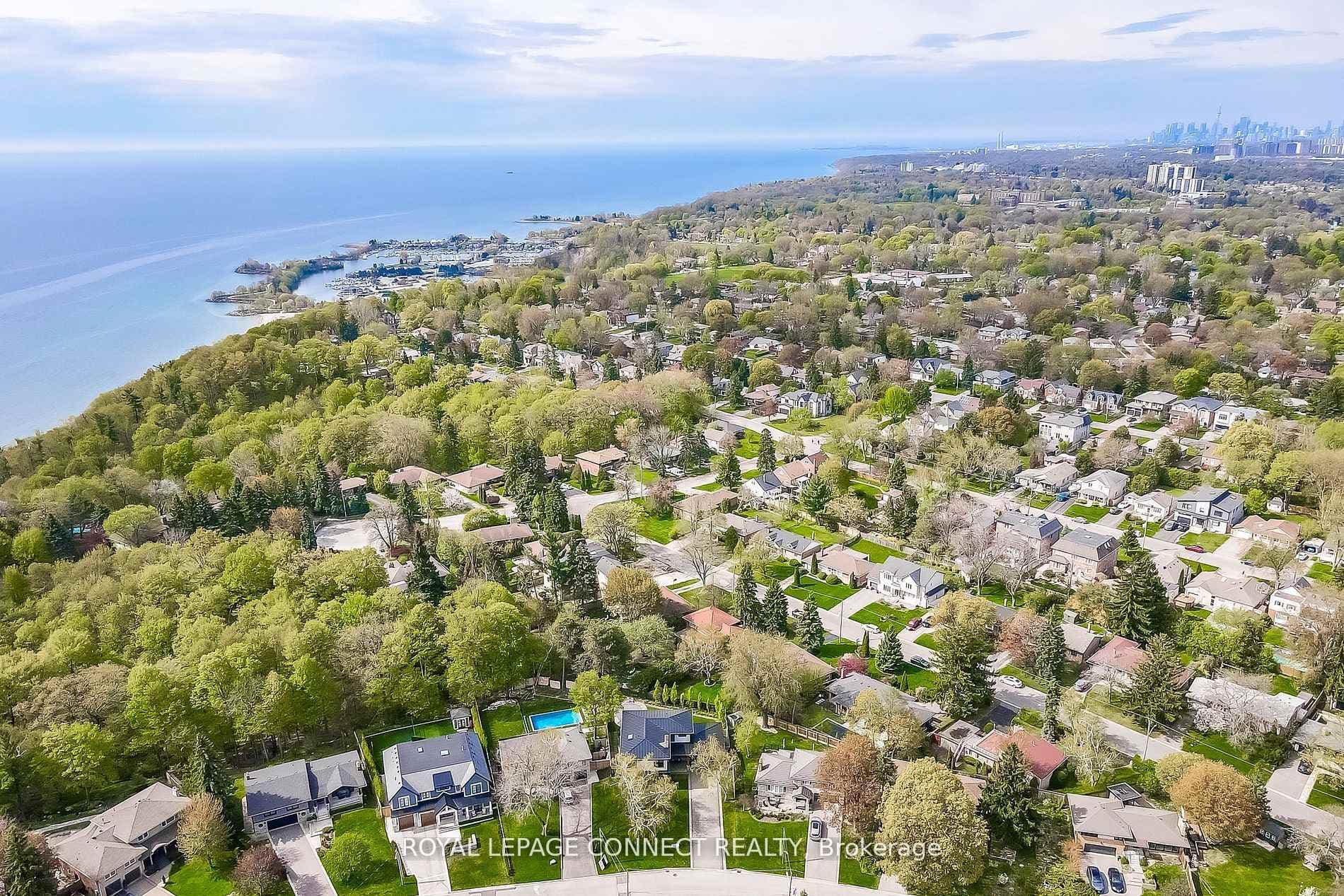 11 McNab Boulevard photo 36