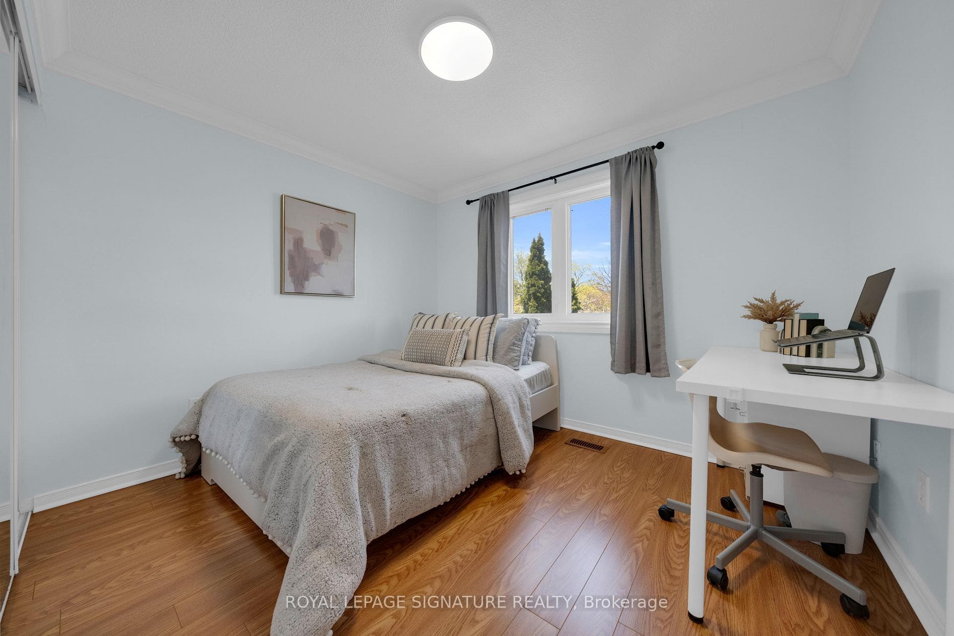 Large Windows and Closets in Every Room