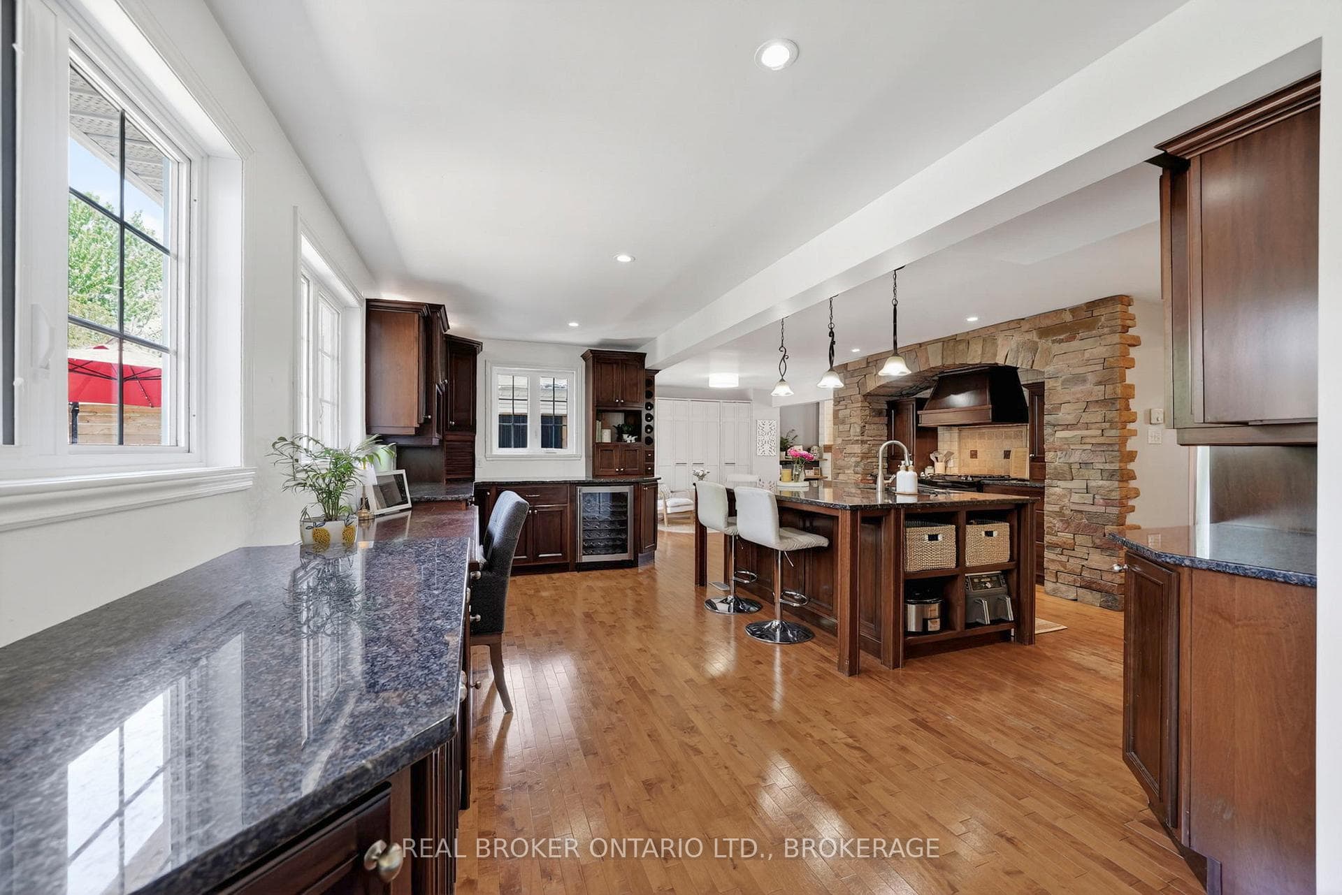 71 Hickory Street photo 10
