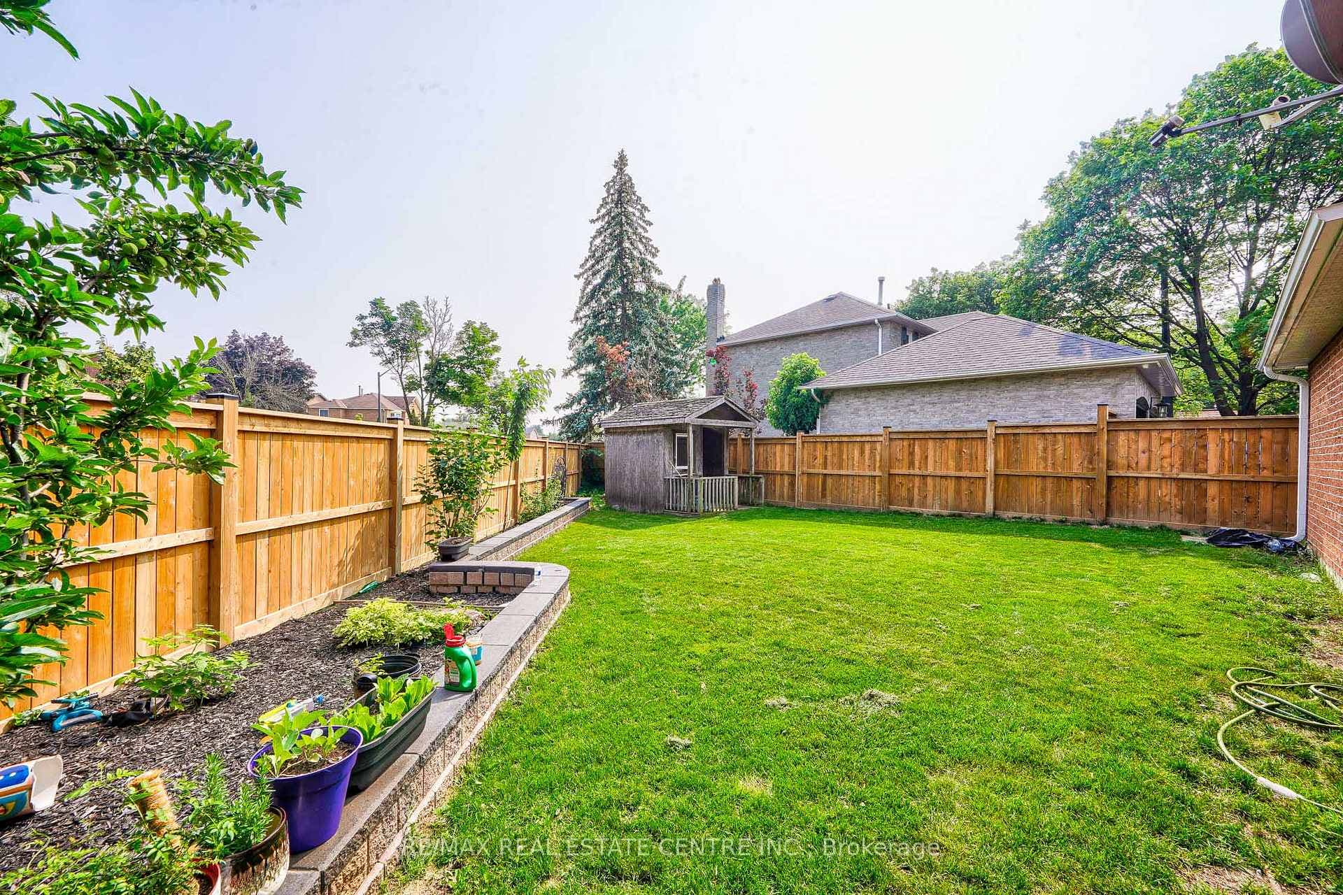 6202 Tenth Line photo 35