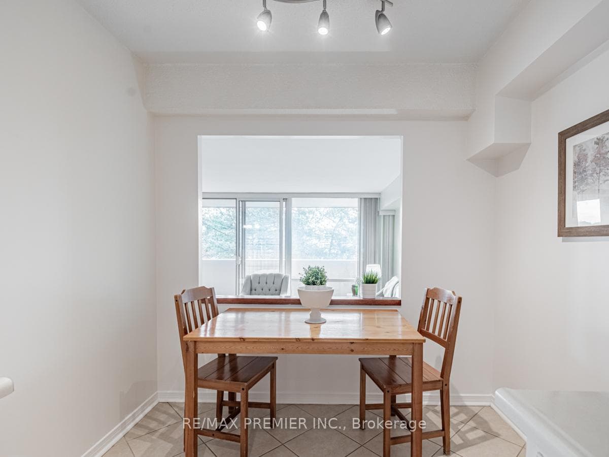 270 Scarlett Road Unit 301 photo 15