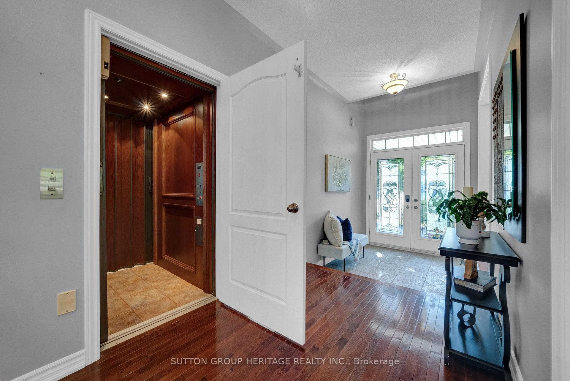 102 Kennett Drive photo 4