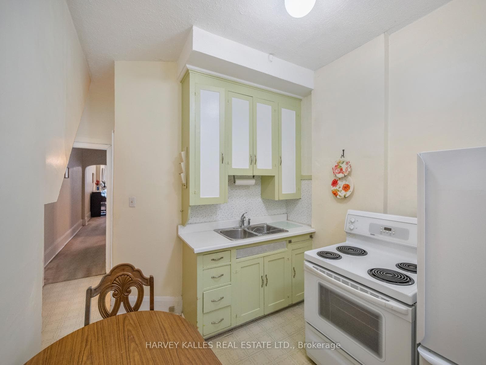 132 Close Avenue photo 16