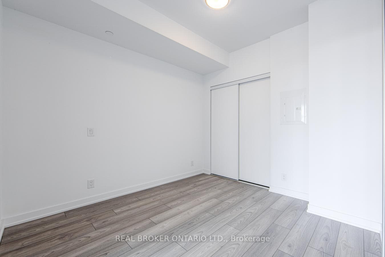 285 Dufferin Street Unit 303 photo 7