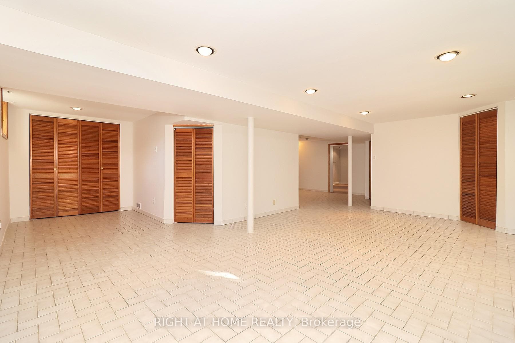 76 Courton Drive photo 29