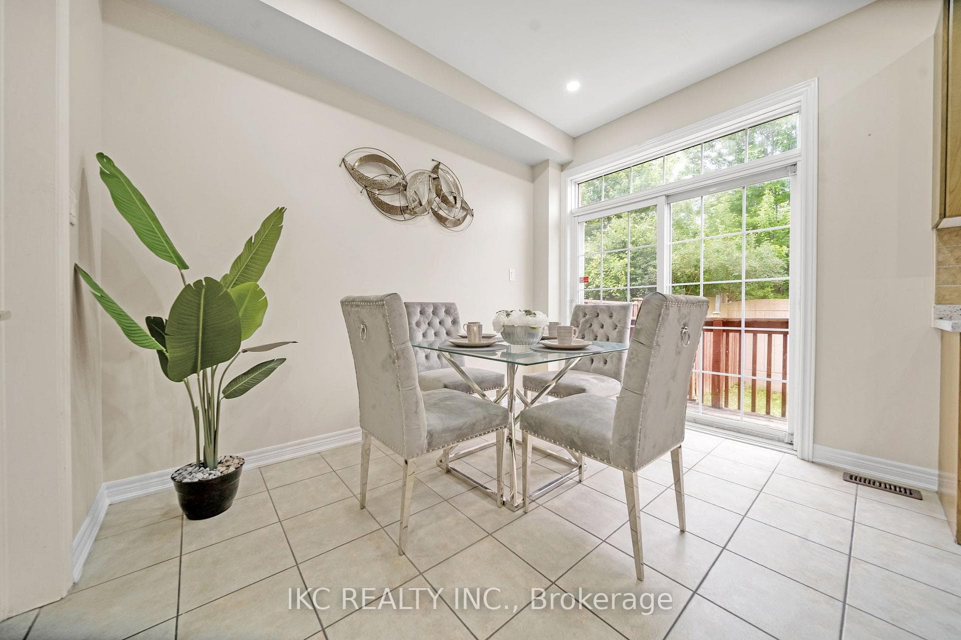 78 Calm Water Crescent photo 13