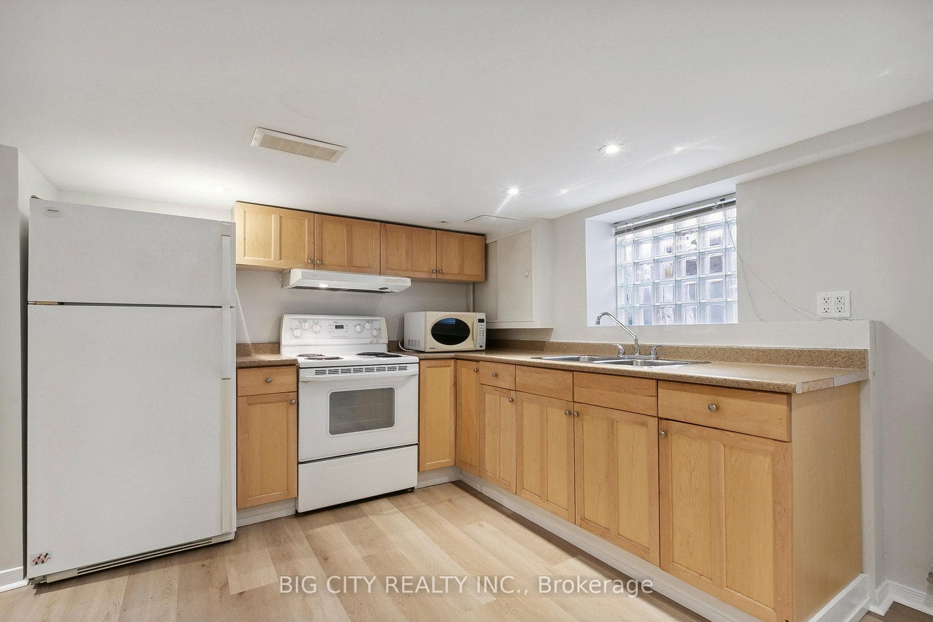 178 Douglas Avenue Unit Lower photo 9