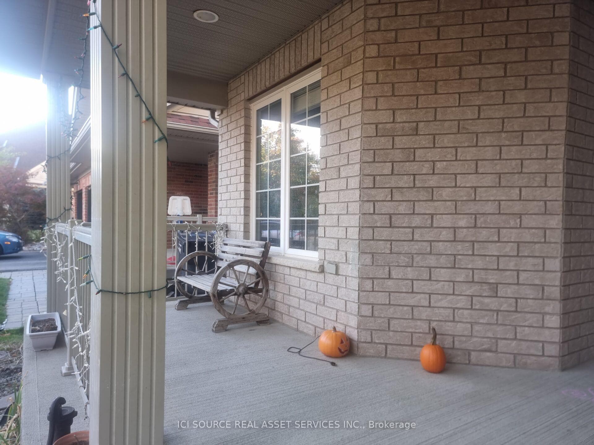 136 McArthur Crescent photo 3