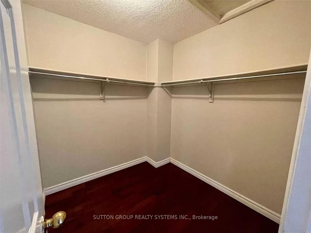2275 Credit Valley Road Unit 100 photo 9