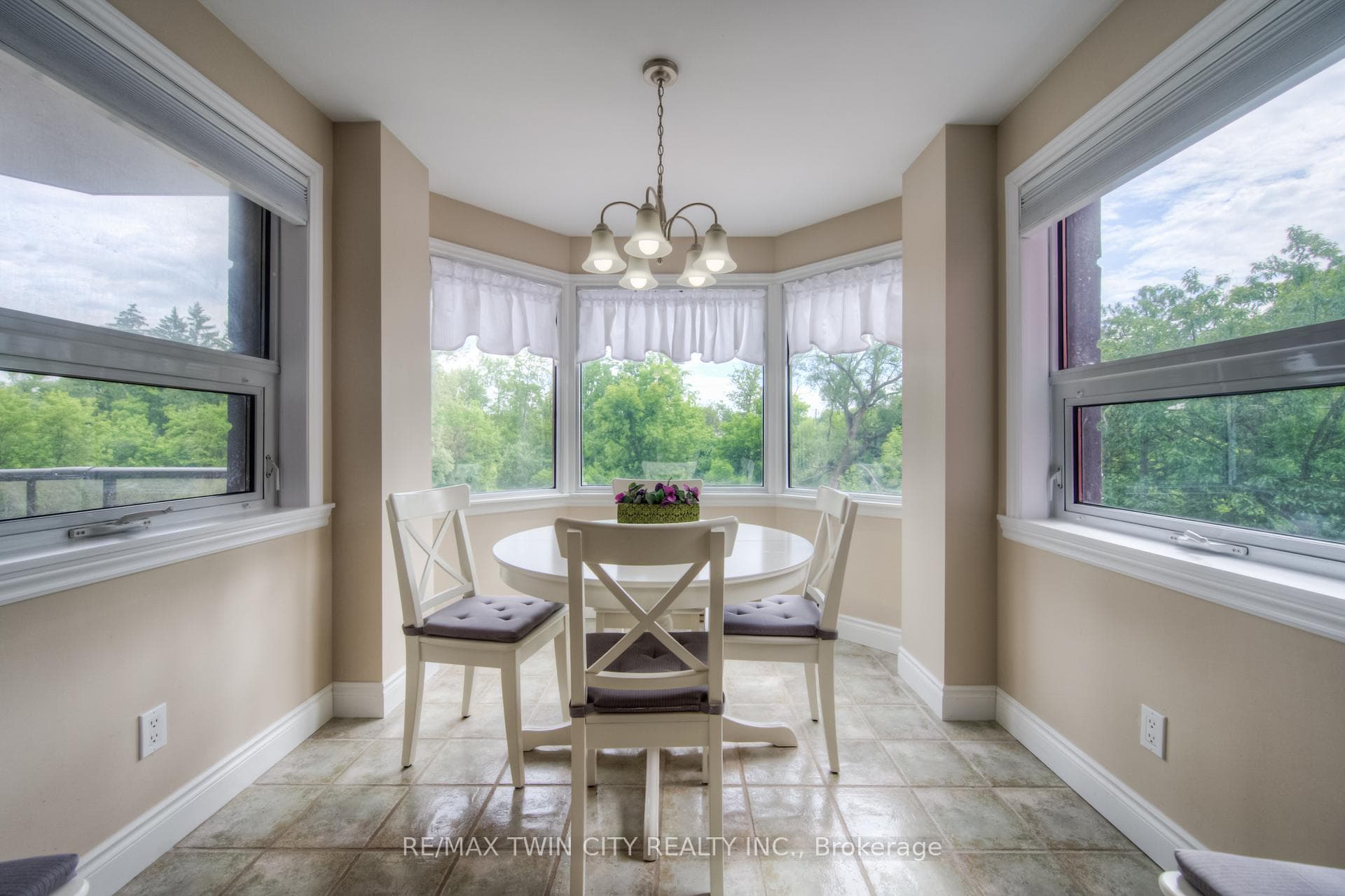 50 BLUE SPRINGS Drive Unit 31 photo 14