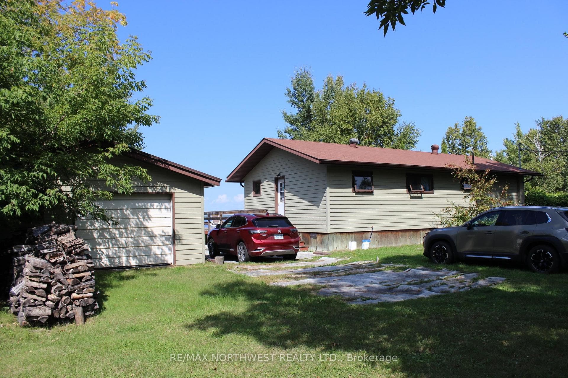 93 STINTZI DR E photo 10