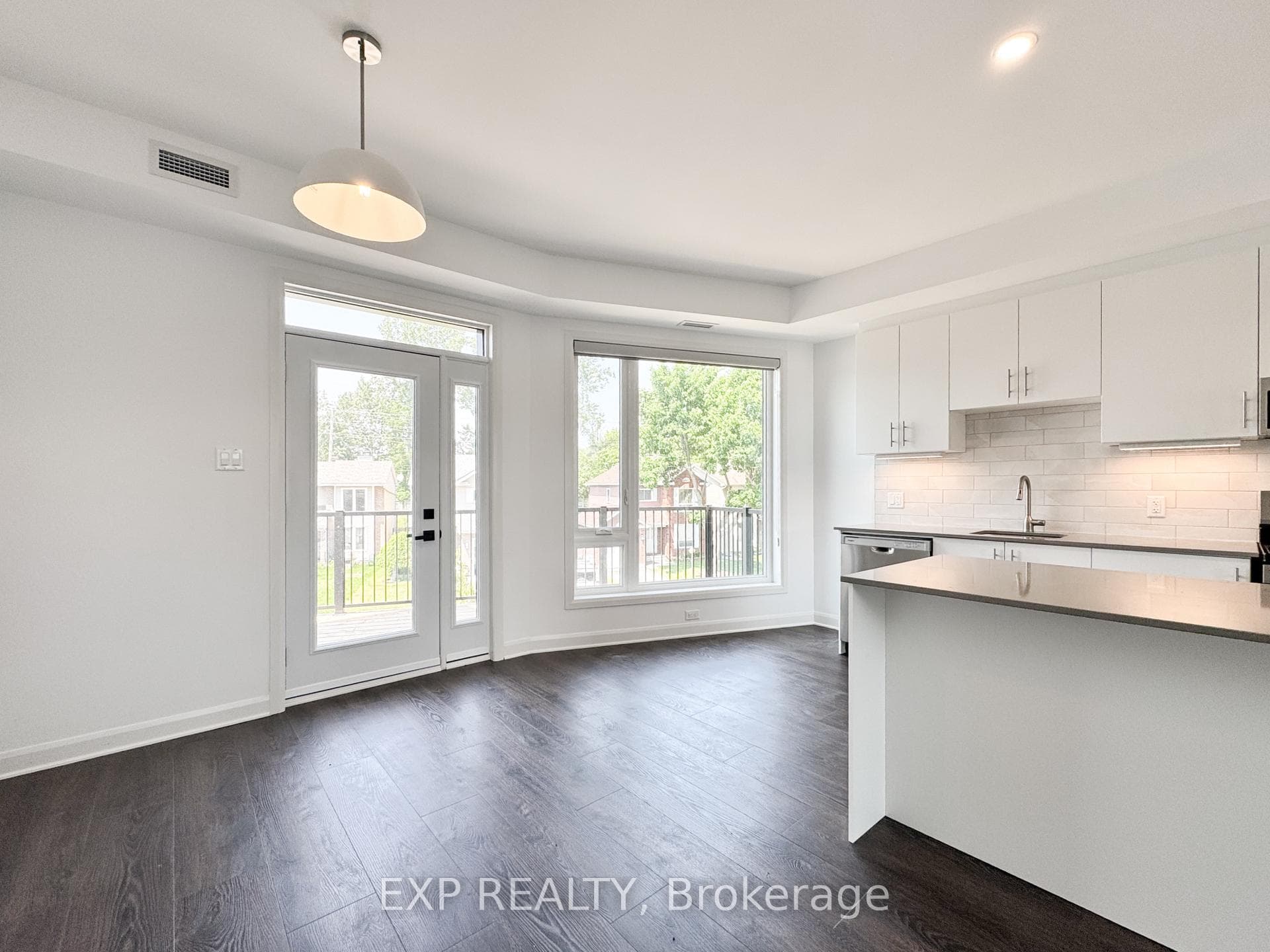 25 Fair Oaks Crescent Unit E photo 9