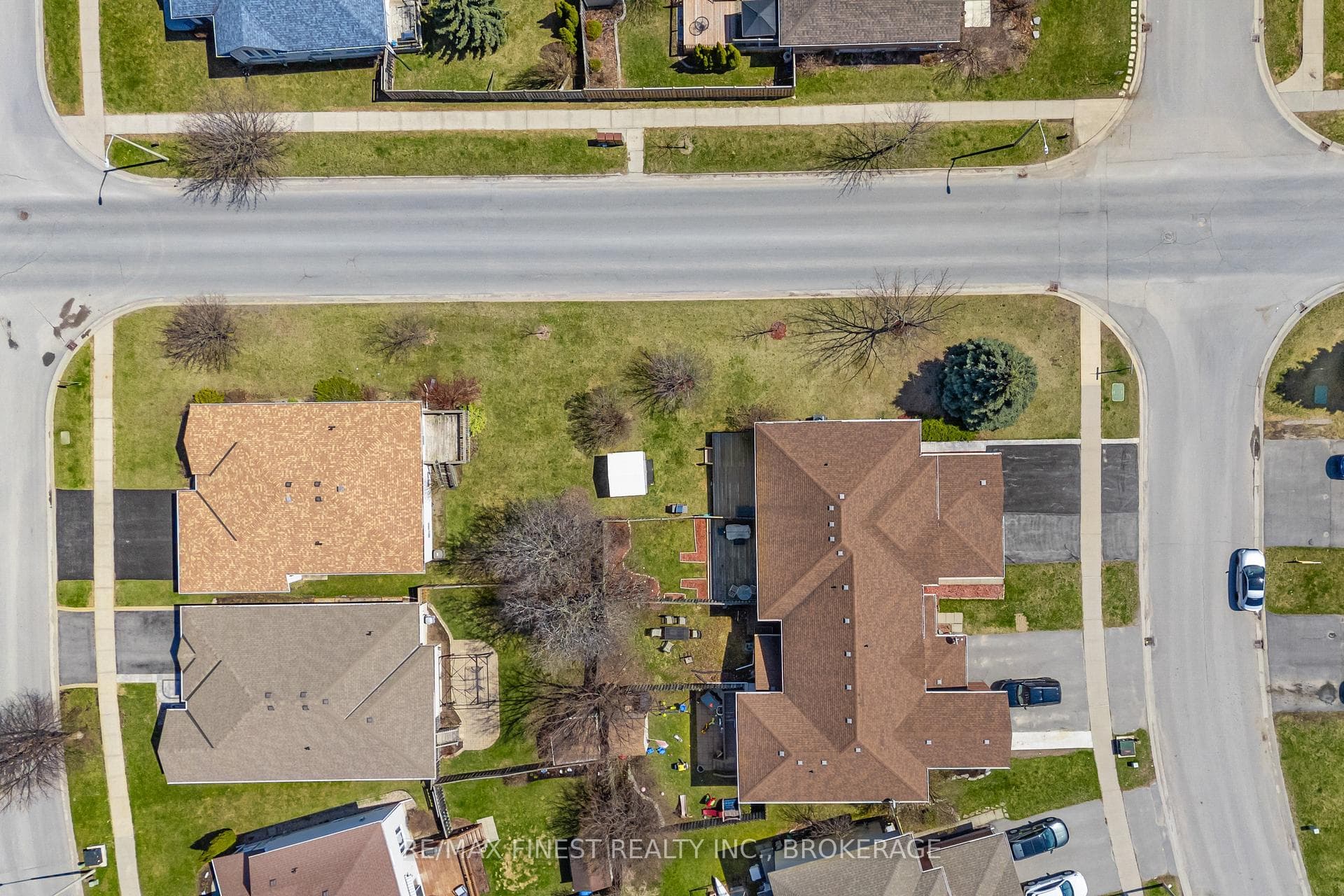 230 Ellesmeer Avenue photo 47