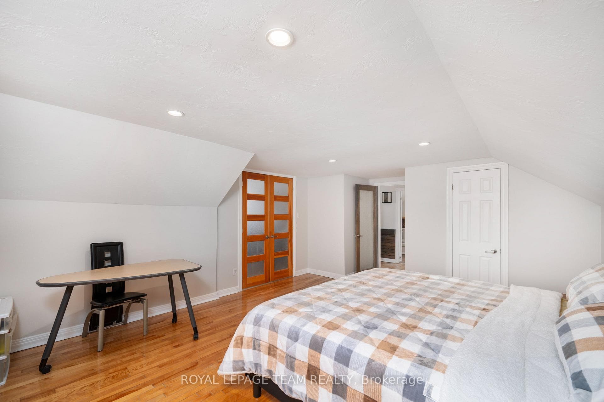 1142 Thibault Street photo 23