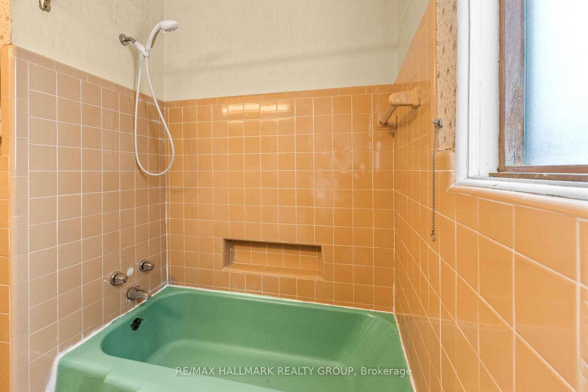492 Vernon Avenue photo 19