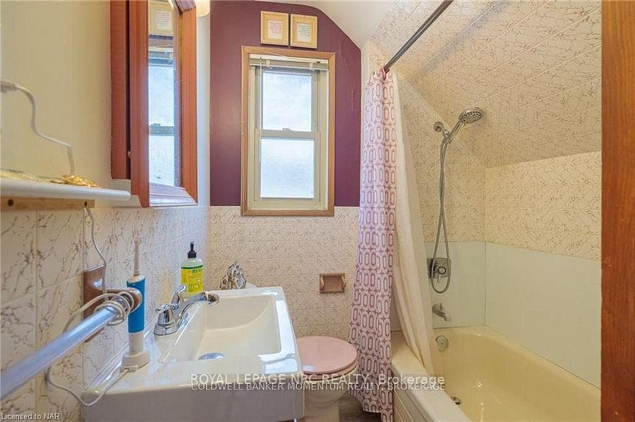 Second floor, 4 piece bathroom