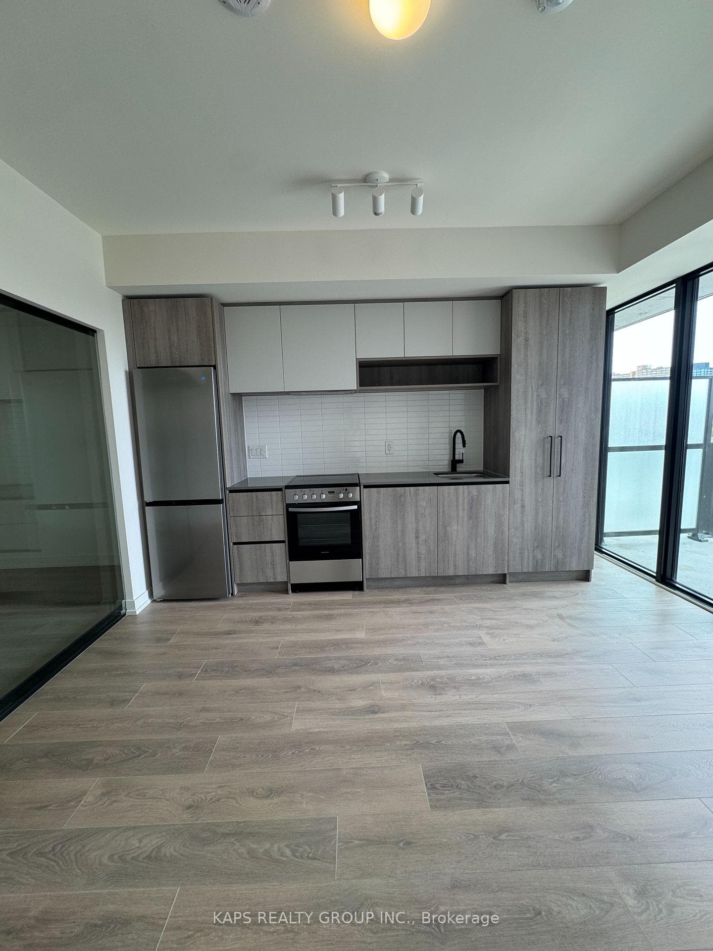 181 Sterling Road Unit 715 photo 8