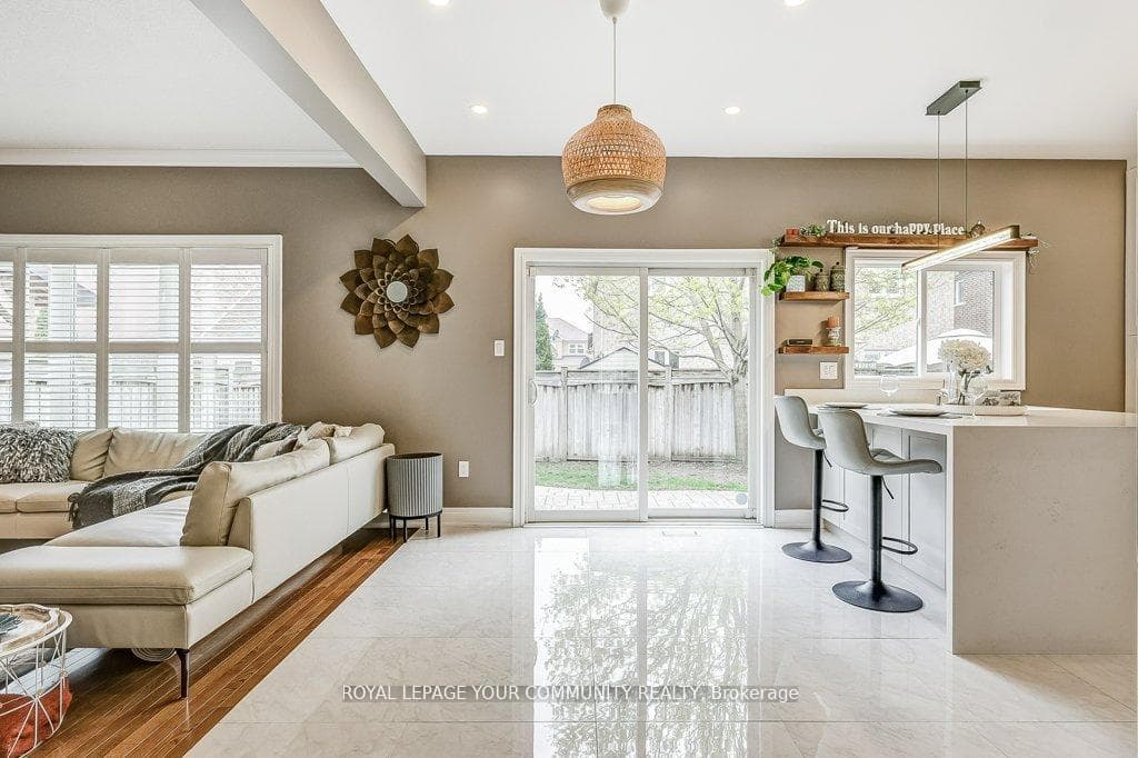 67 Pondmede Crescent photo 9