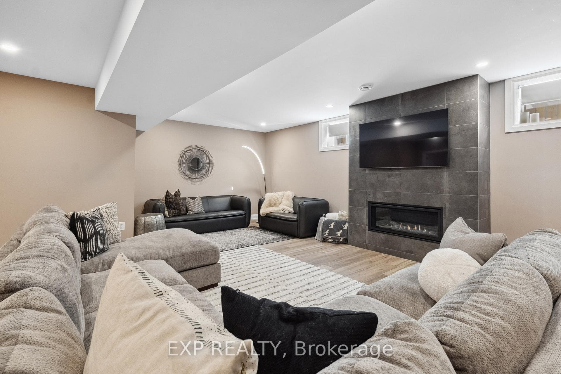 3598 Canfield Crescent photo 30