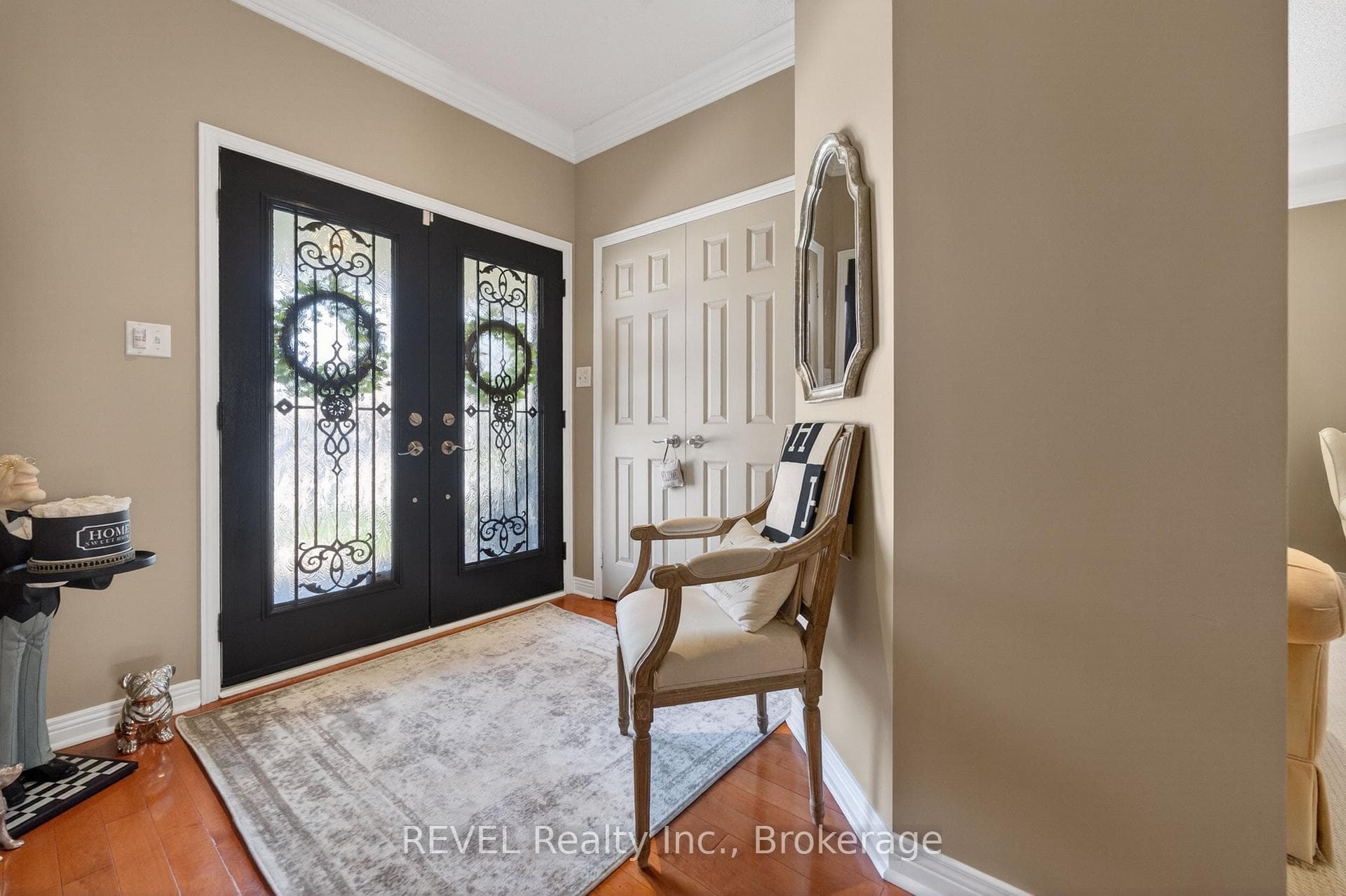 4266 Clubview Drive photo 6