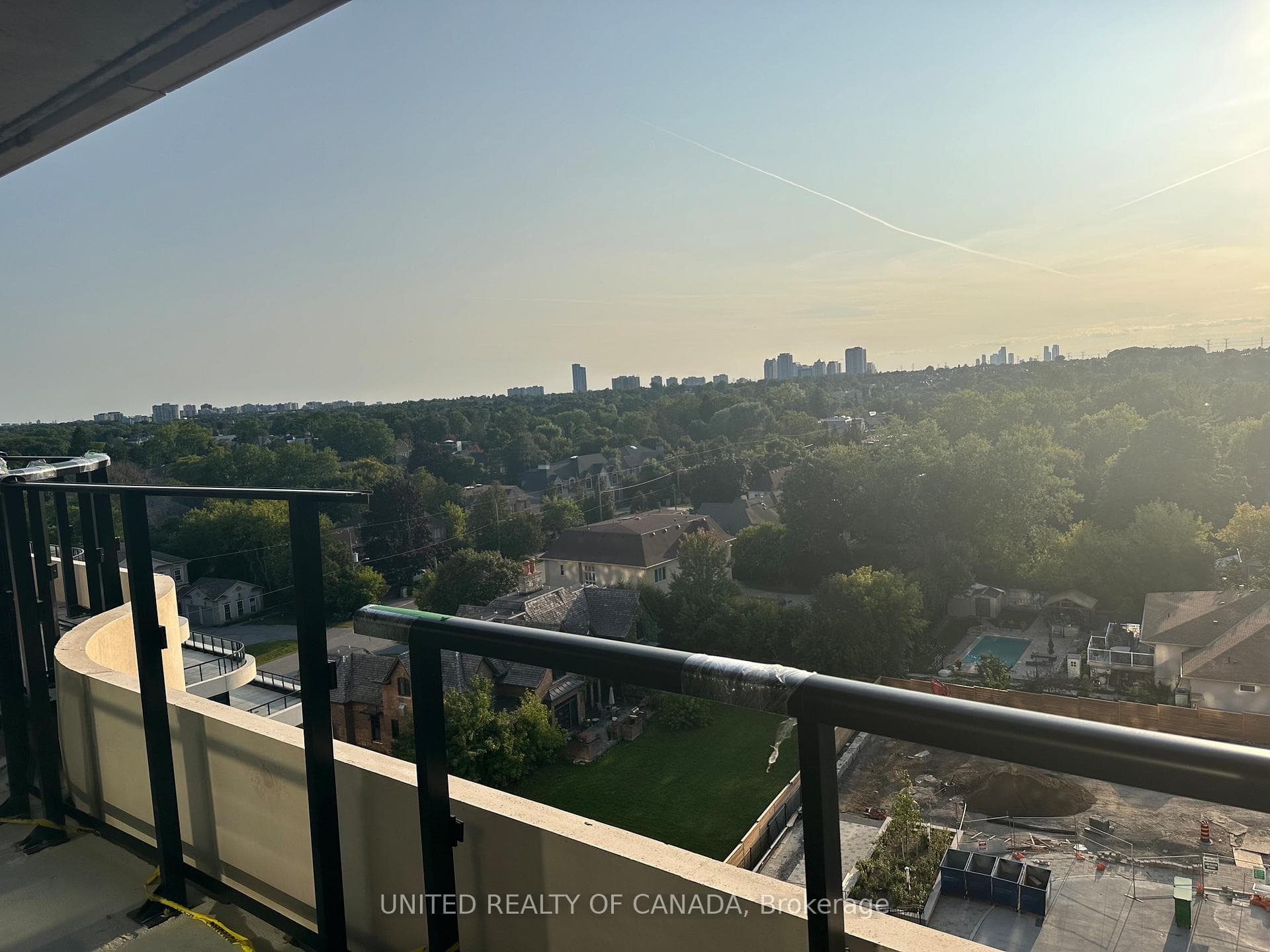 8188 Yonge Street Unit 827 photo 3