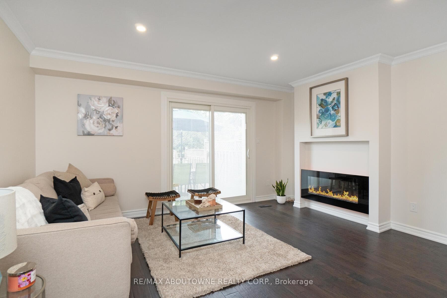 1020 Elizabeth Place photo 1