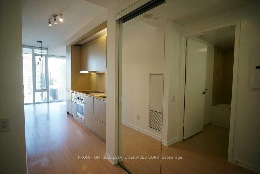 101 Peter Street Unit 4005 photo 1