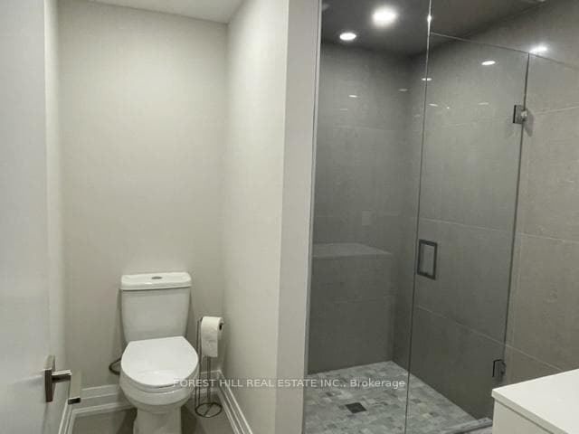 136 Melville Avenue photo 12