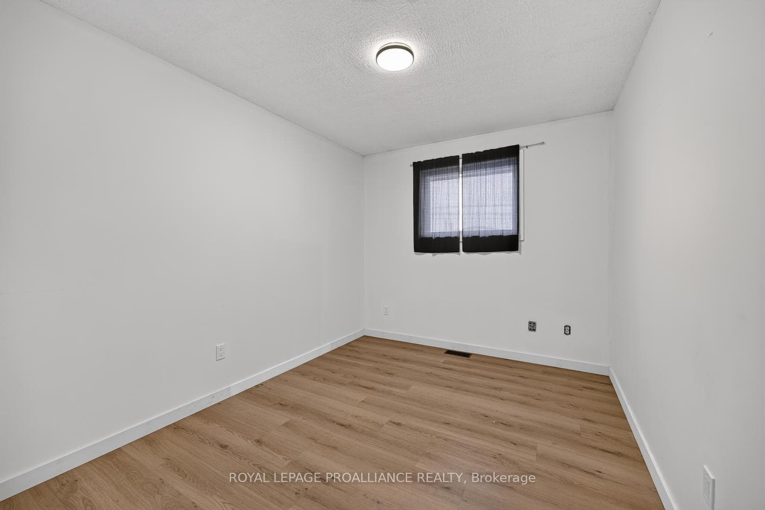 415 RAILWAY Avenue photo 16