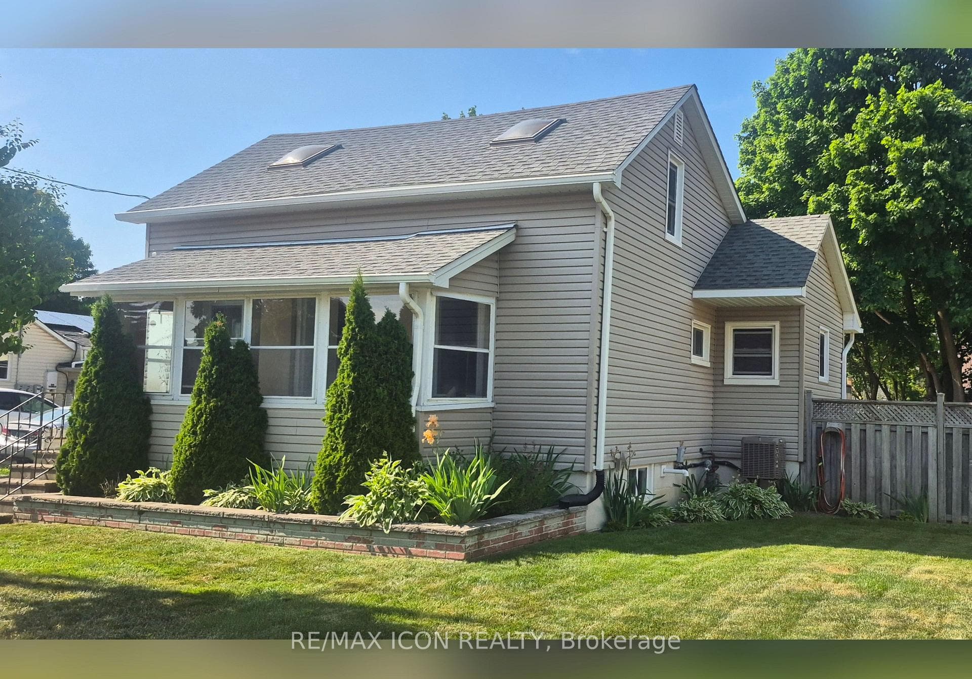 198 Elm Street photo 1
