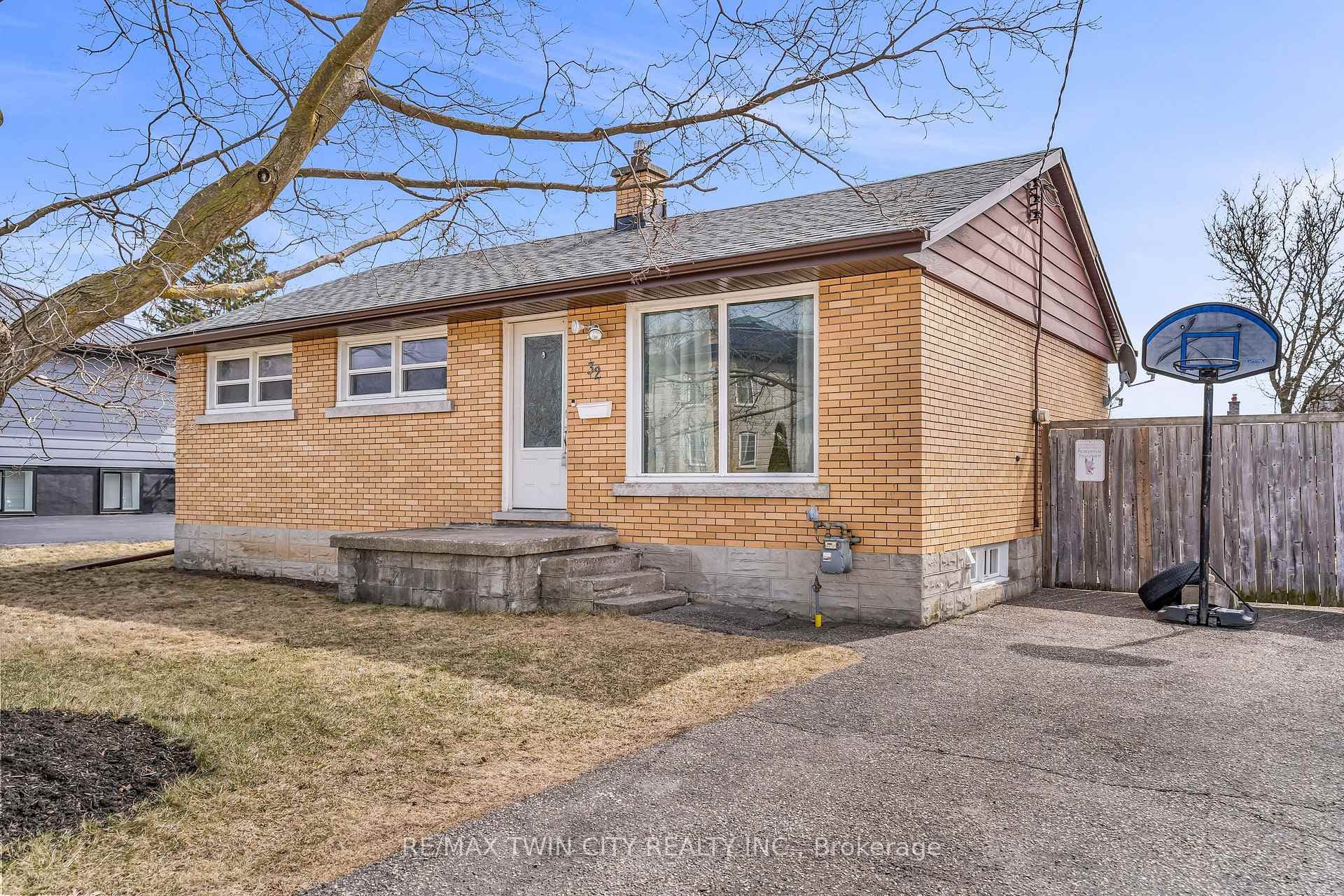 32 SCHWEITZER Street photo 16