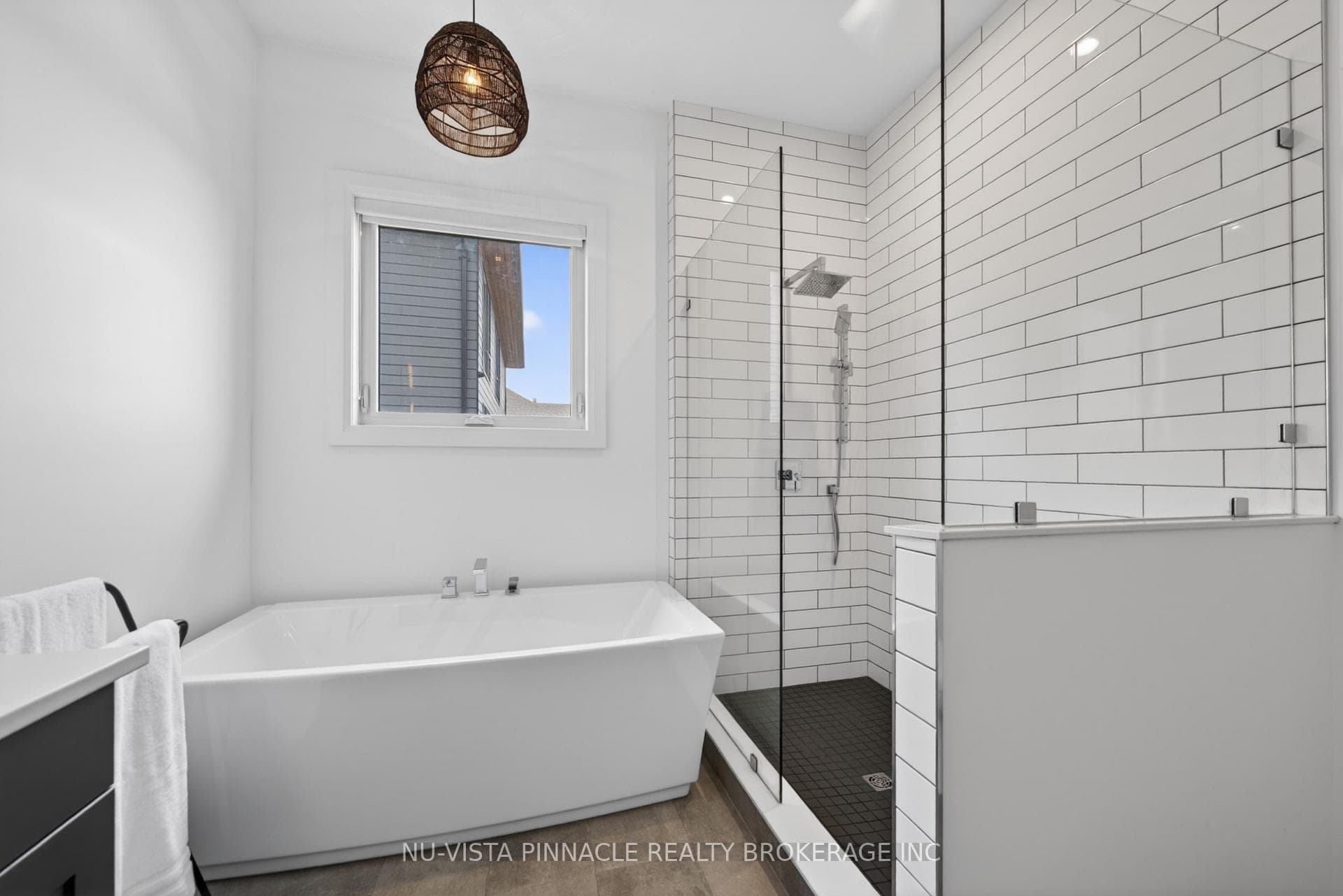 2572 LUCAS Avenue photo 26