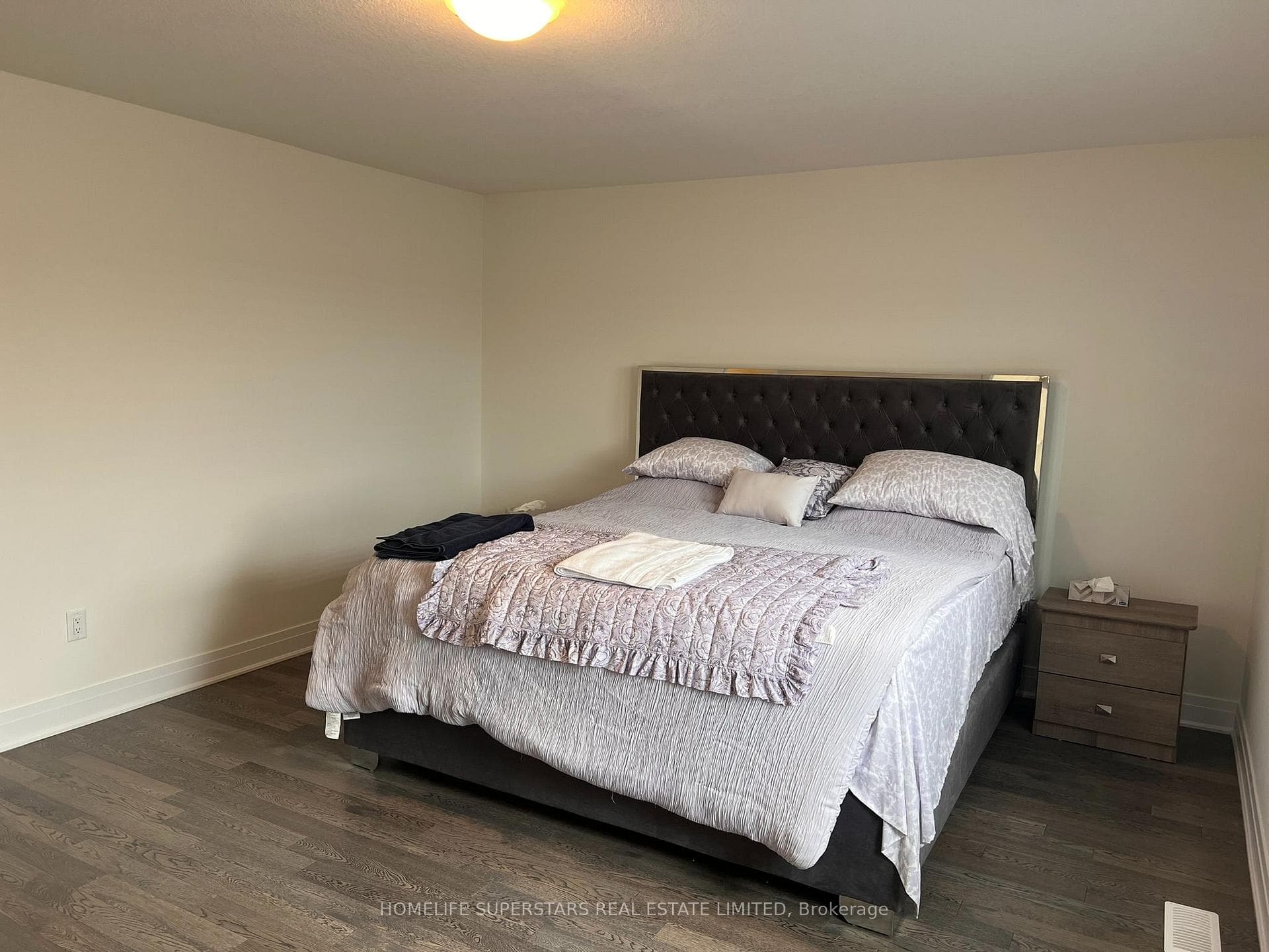 188 AVIRON Crescent photo 35