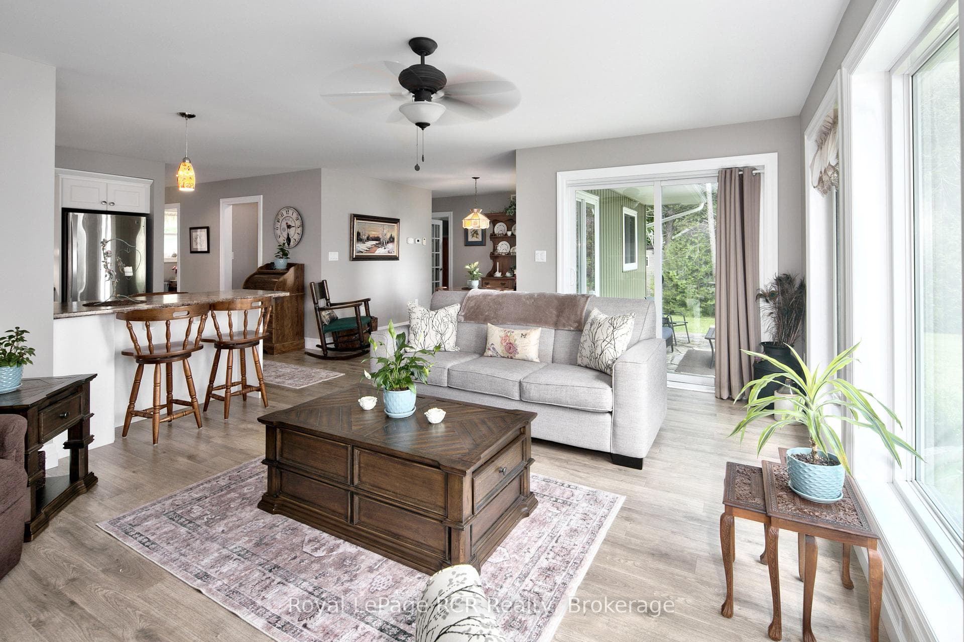 121 Brown's Lane photo 20