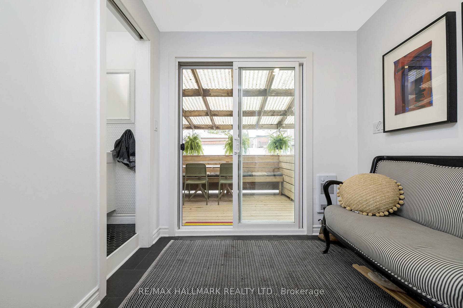 219 Dovercourt Road photo 16
