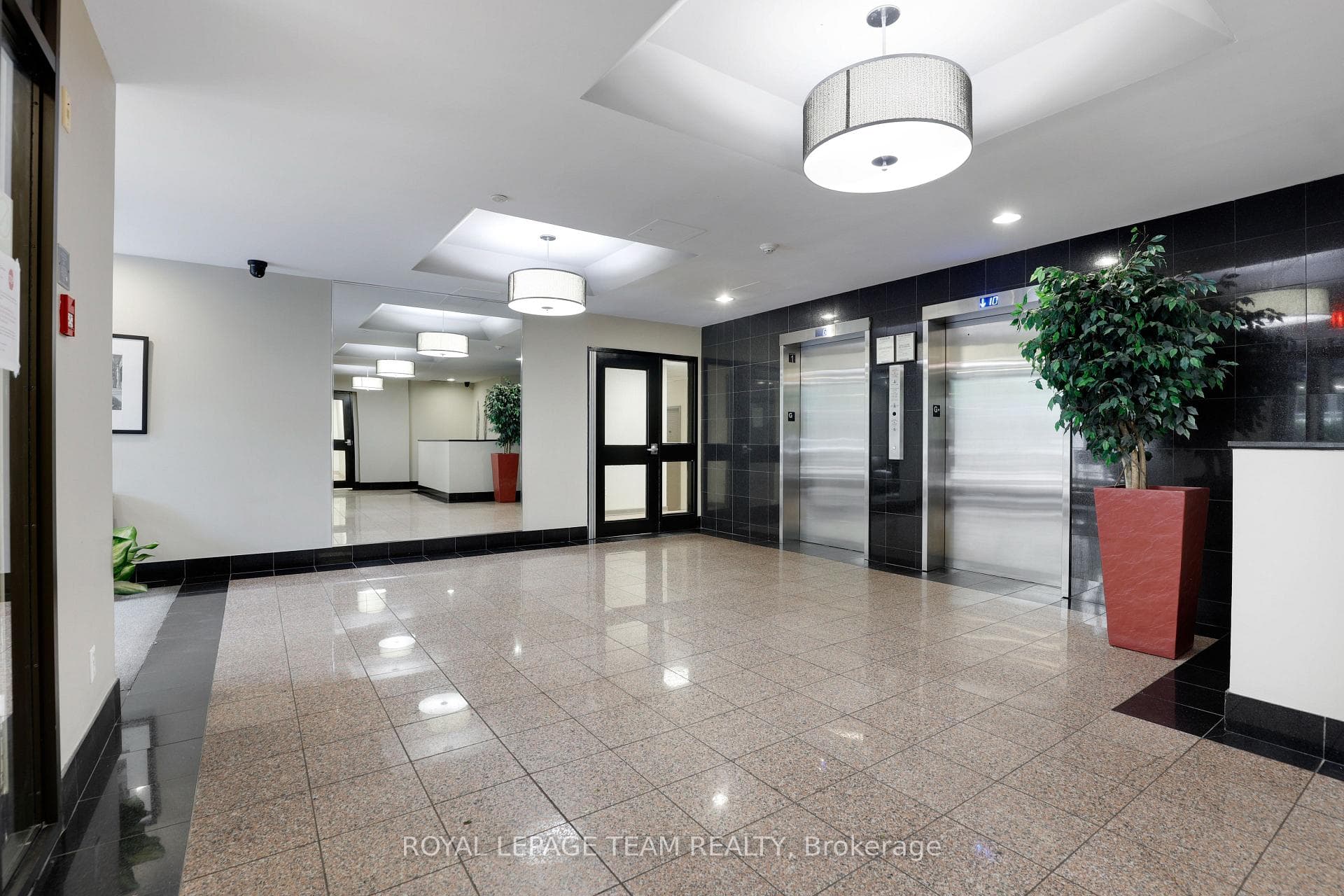 110 Forward Avenue Unit 904 photo 6