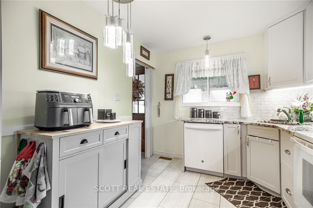 342 CHAMBERLAIN Street photo 6