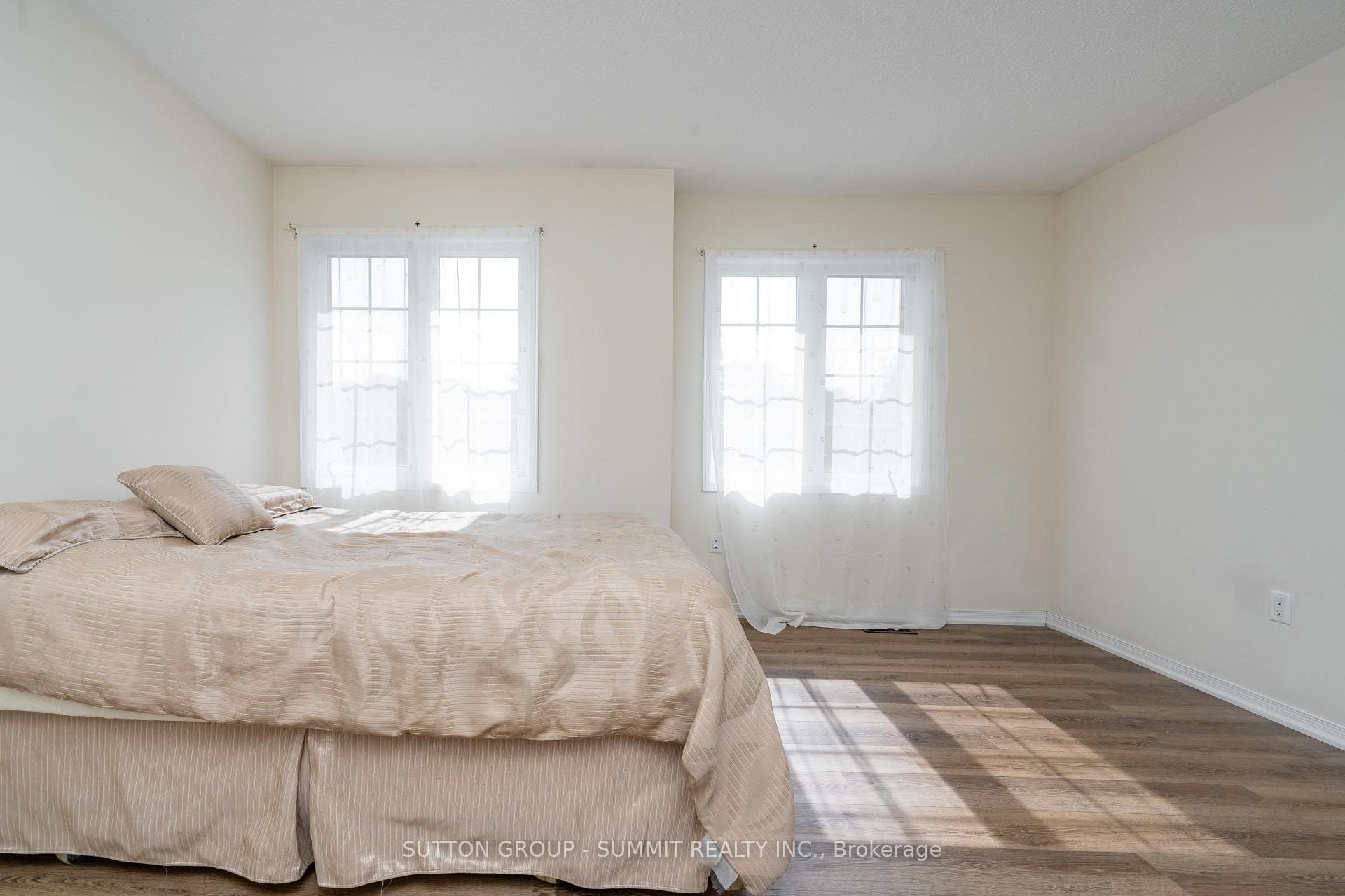64 KNIGHTSWOOD Crescent photo 29