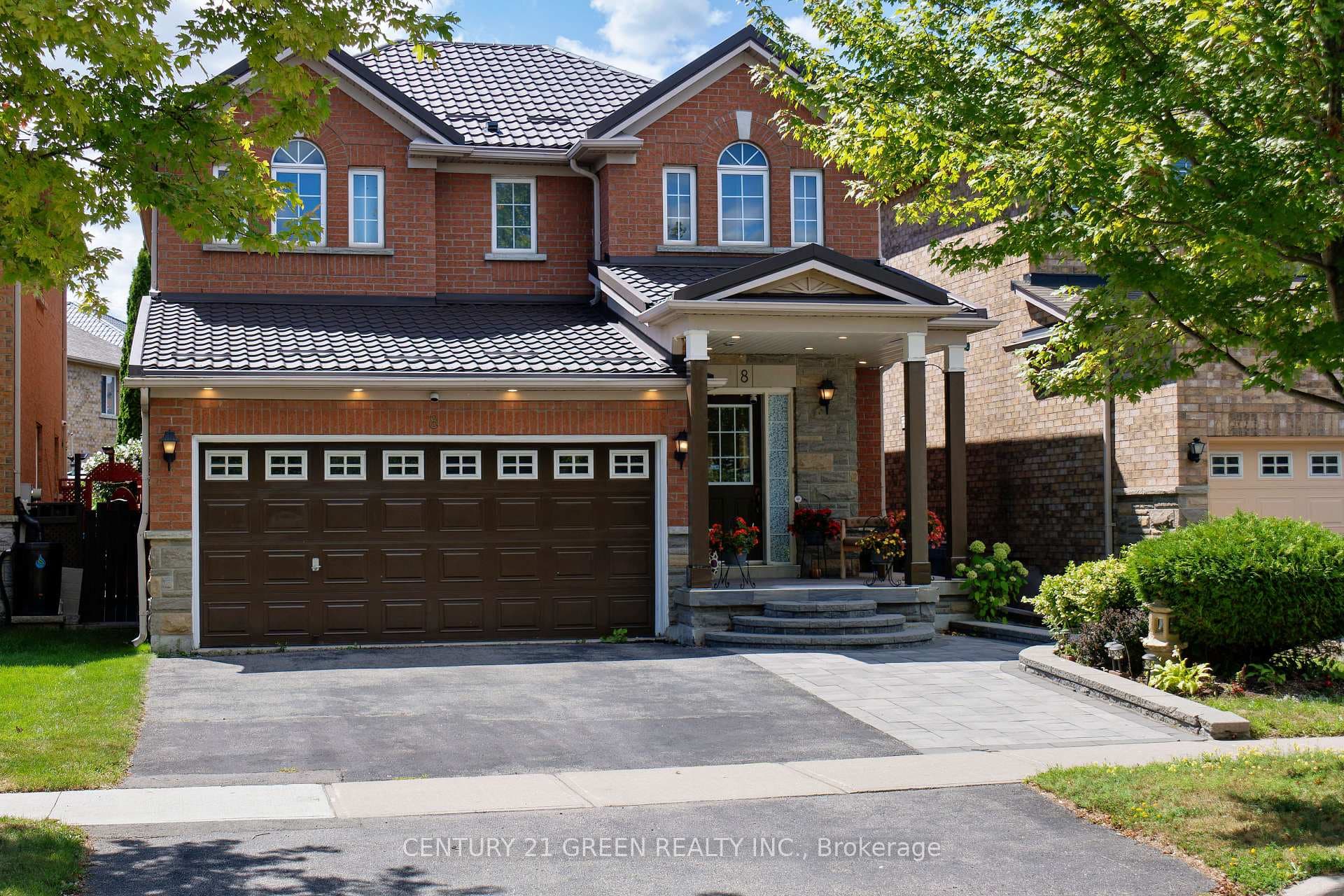8 Lampman Drive photo 1