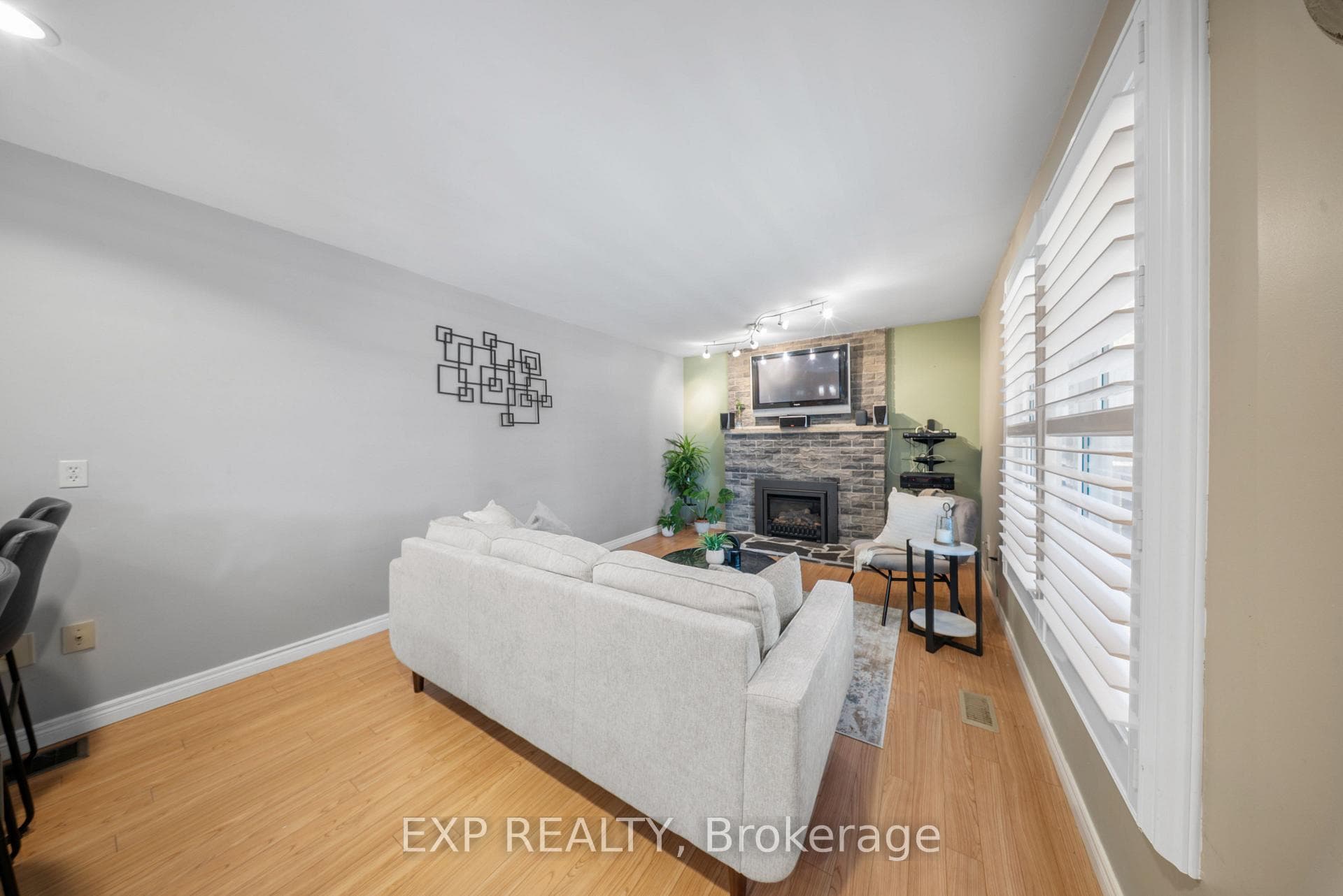 54 Pathfinder Crescent photo 17