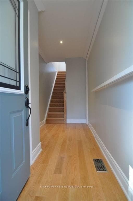 140 Manning Avenue Unit Upper photo 3