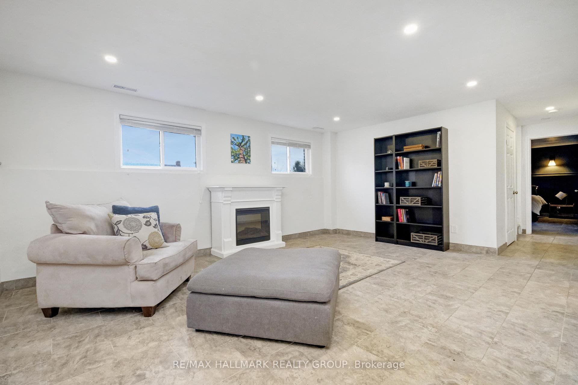 3389 Elizabeth Street photo 35