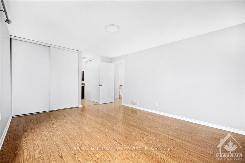1843 THISTLELEAF Crescent photo 16