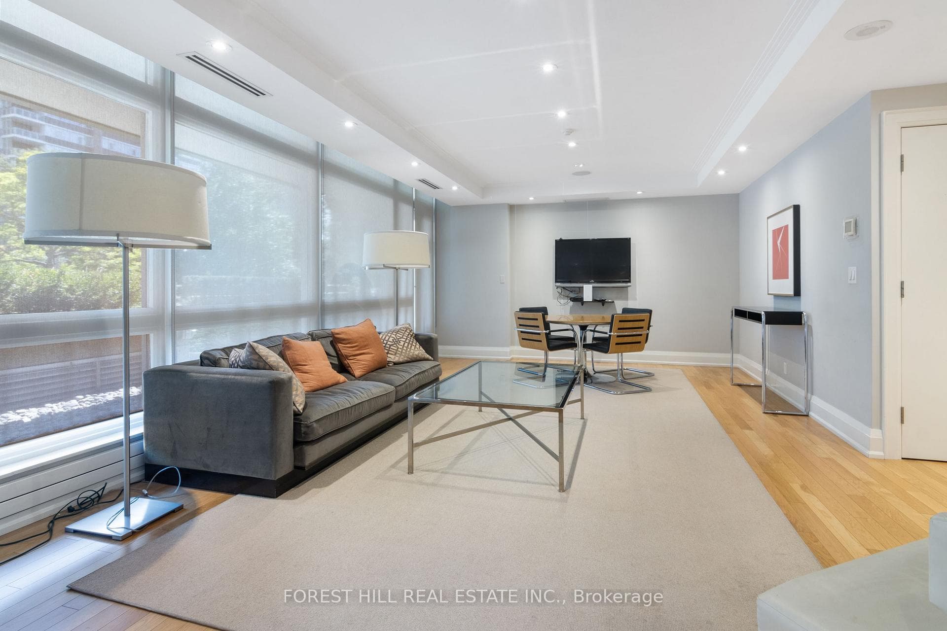 500 Avenue Road Unit 1401 photo 32