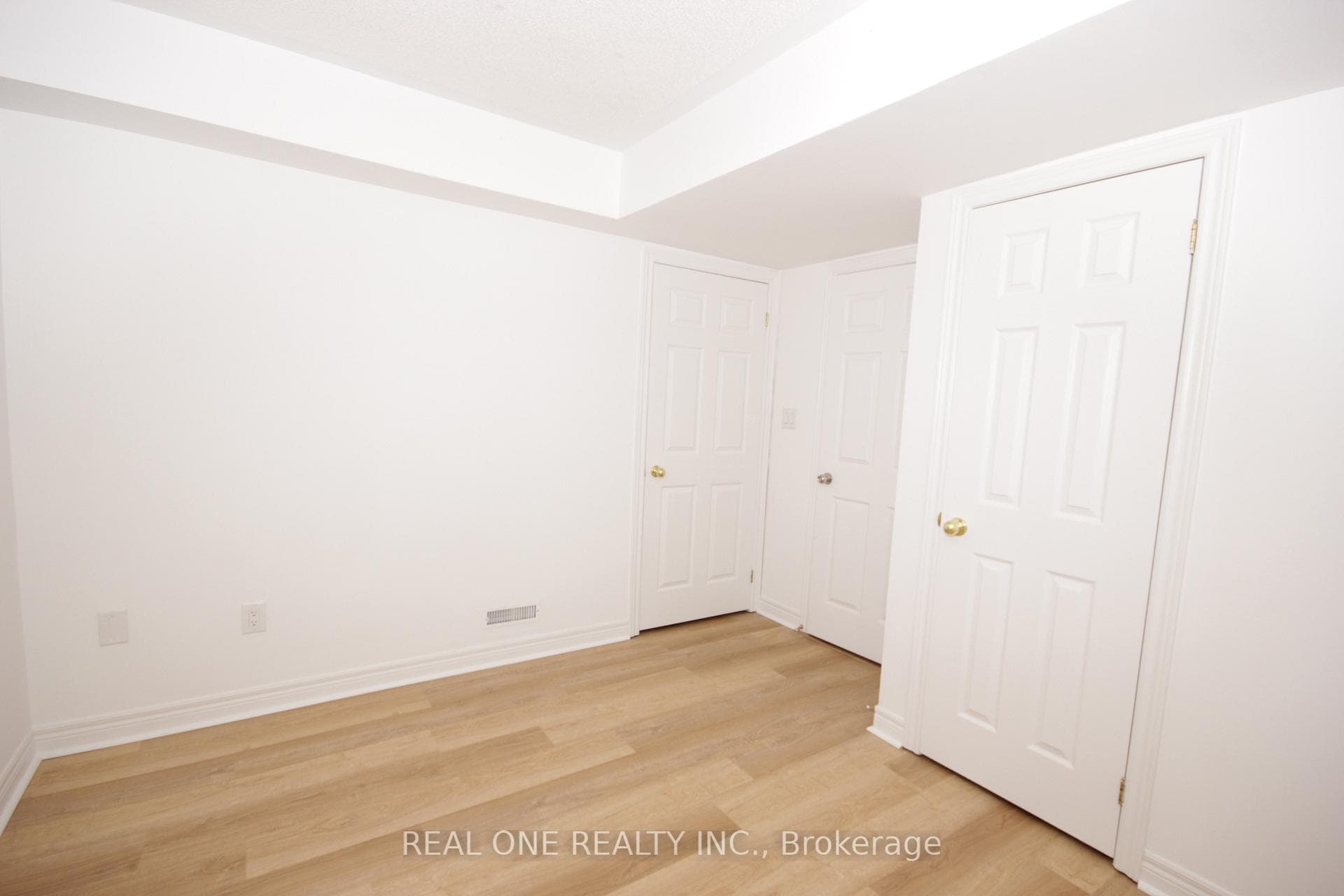 162 Galleria Parkway photo 16